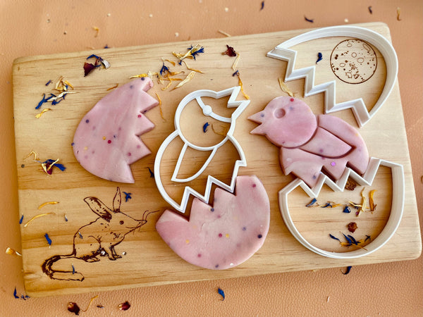 Beadie Bug Play - Bio Dough Cutter - Hatching Egg with Chick