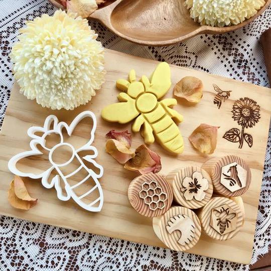 Beadie Bug Play - Bio Dough Cutter - Bee