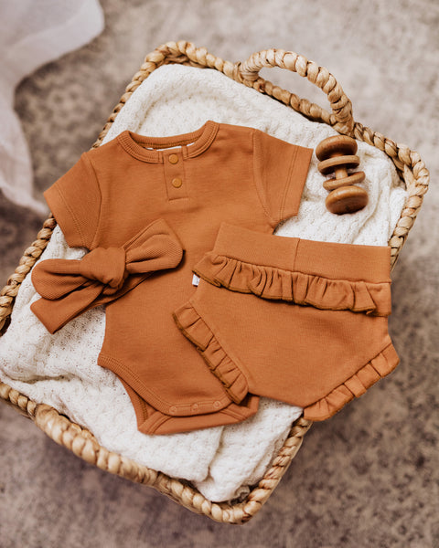 Snuggle Hunny Short Sleeve Organic Bodysuit - Chestnut