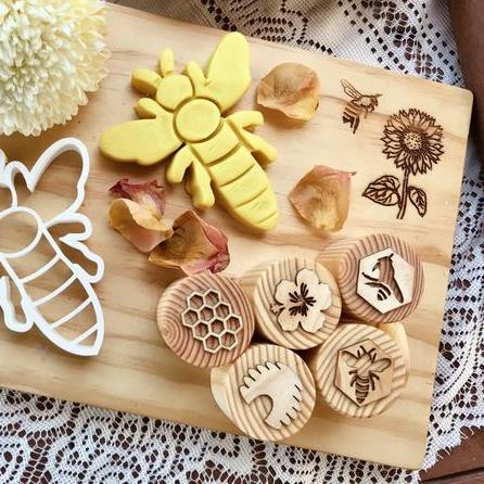 Beadie Bug Play Playdough Board - Bee and Sunflower