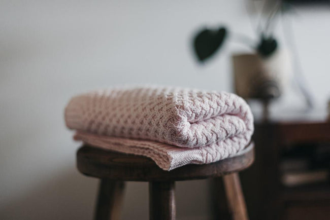 Snuggle Hunny Diamond Knit Blanket - Blush Pink